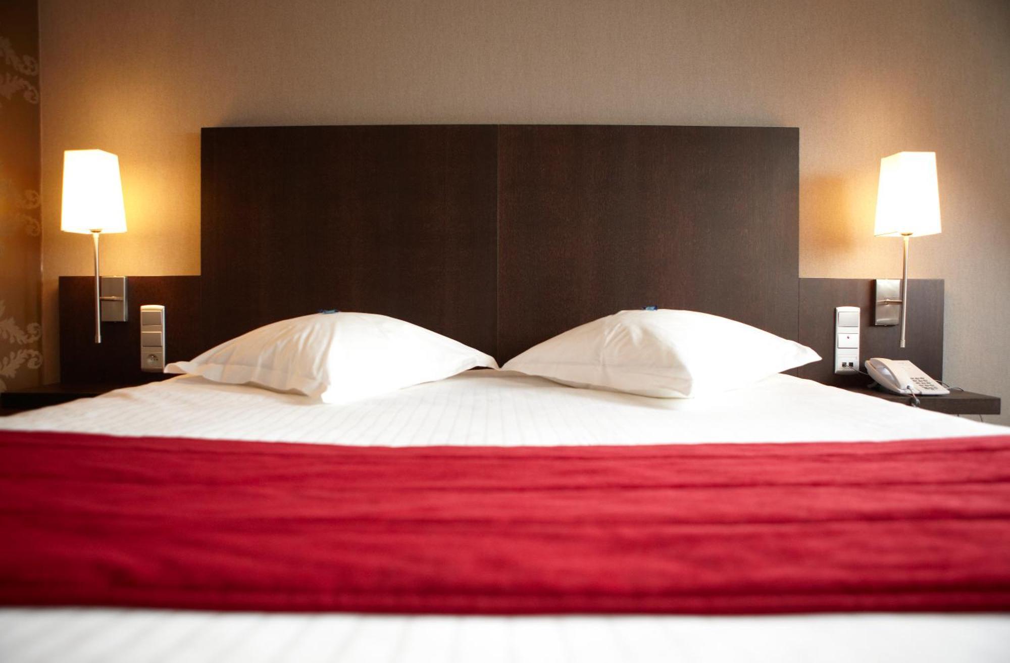 לוקרן Biznis Hotel מראה חיצוני תמונה