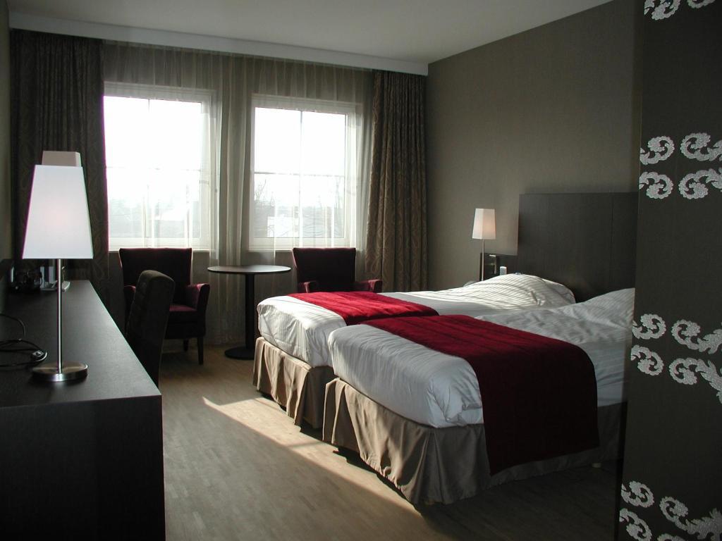 לוקרן Biznis Hotel מראה חיצוני תמונה